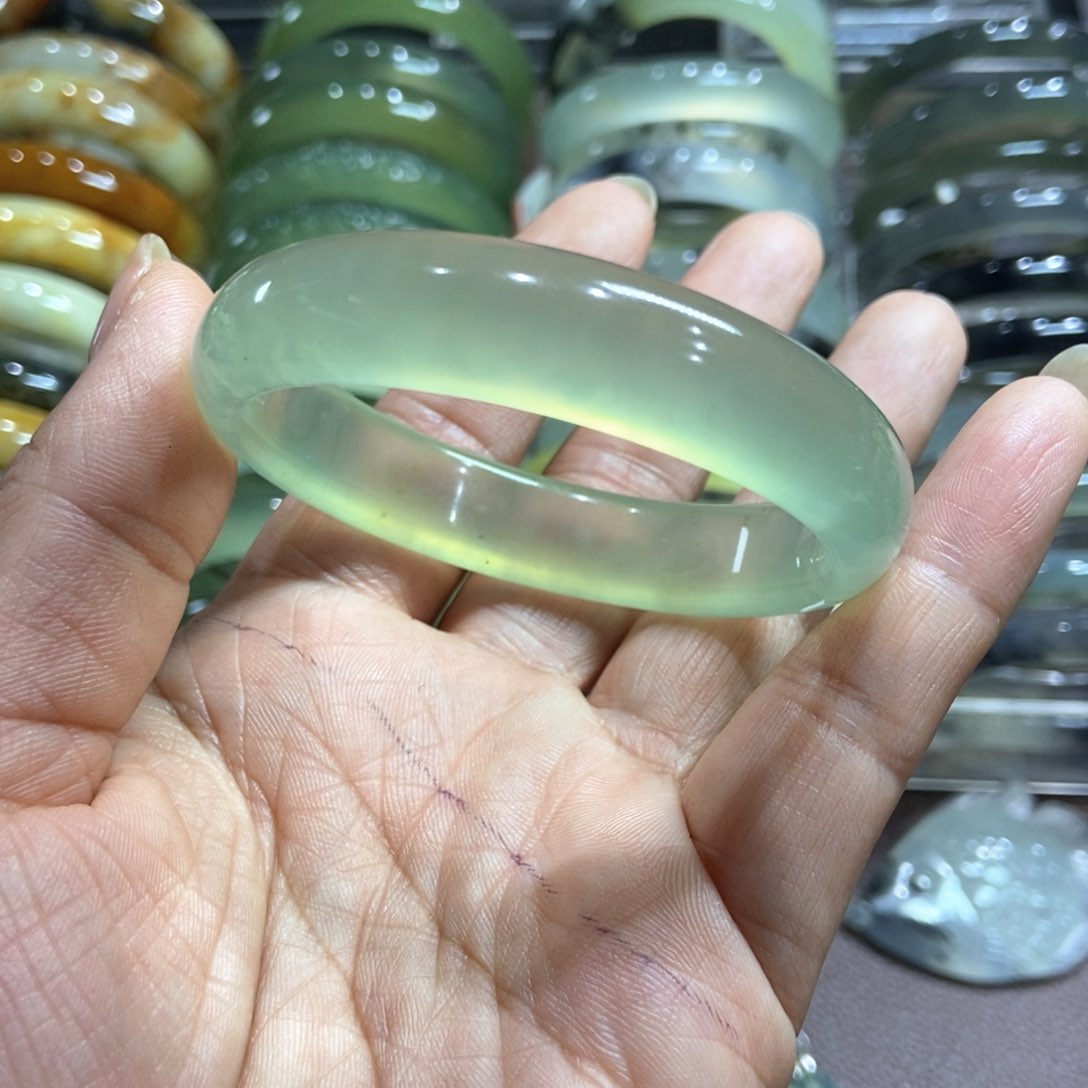 蛇纹石玉未镶嵌手镯55