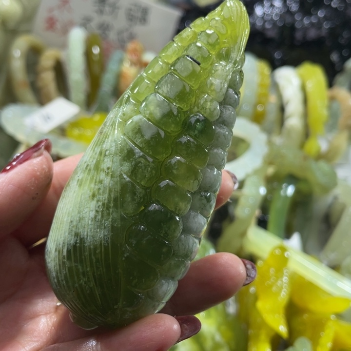 岫玉未镶嵌手把苞米