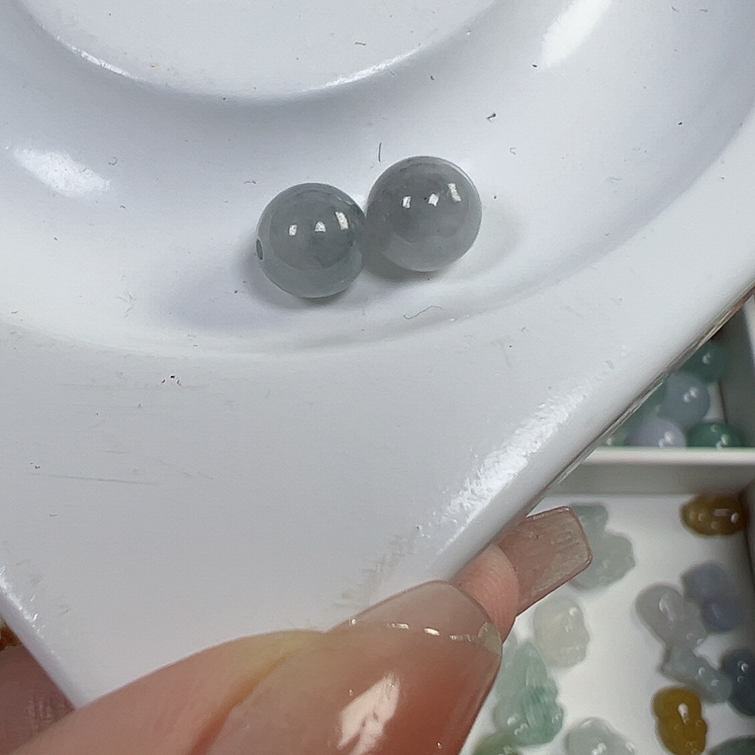 翡翠散珠百**伴乌鸡圆珠2个