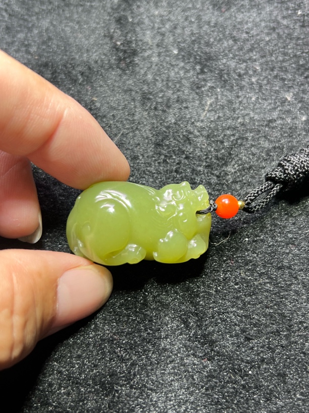 新疆和田玉小貔貅挂件