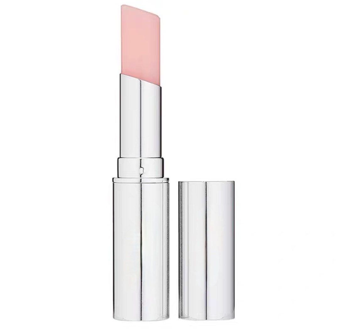 3 涂抹 唇部 精华