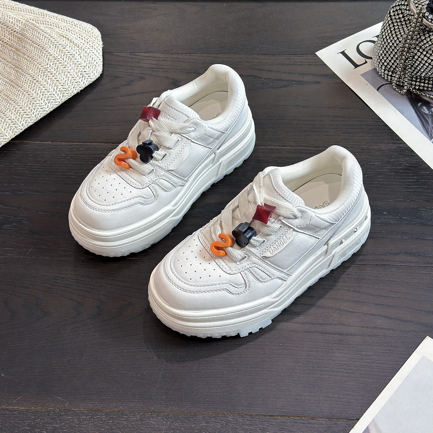 秋冬新款真皮厚底小白鞋时尚百搭做旧脏脏休闲板鞋女2618-1