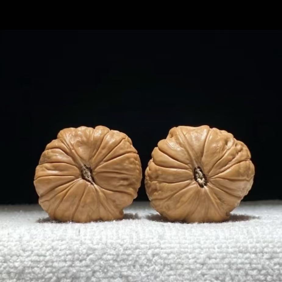 文玩核桃一对