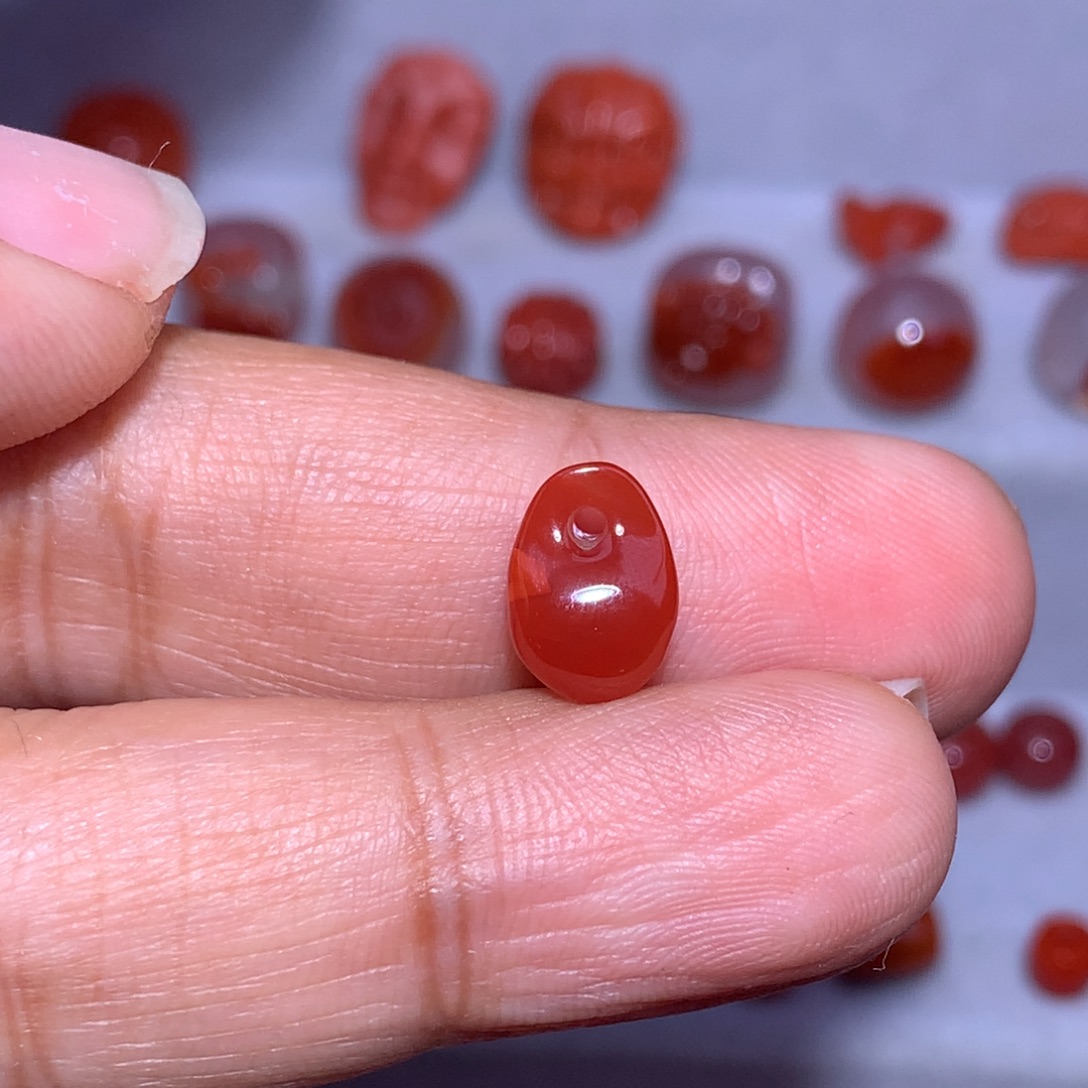 楠***屁南红玛瑙未镶嵌侧挂玫红 微过渡