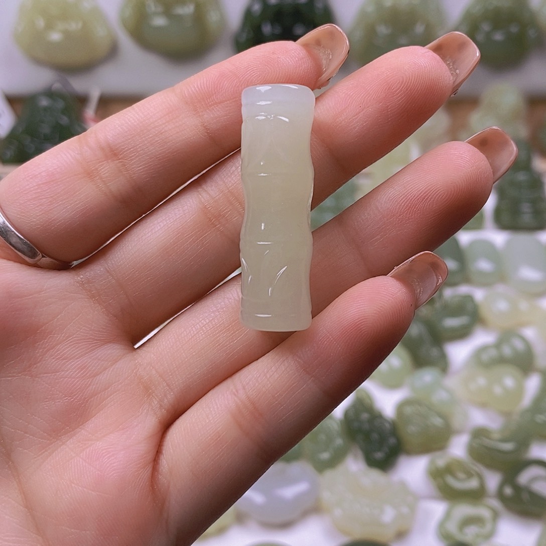 菩***制和田玉未镶嵌颈饰