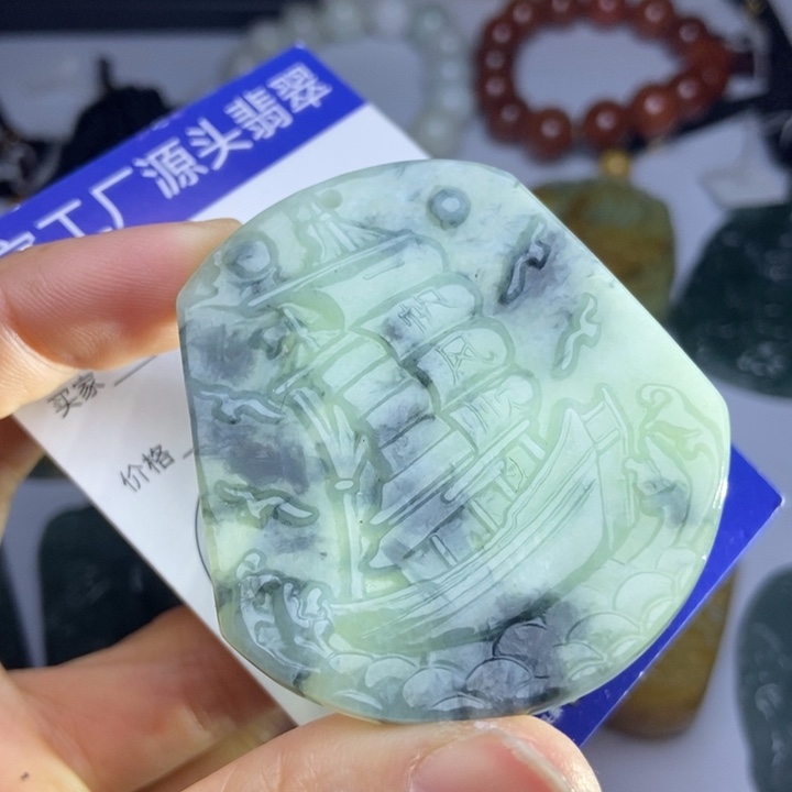翡翠颈饰未镶嵌翡翠