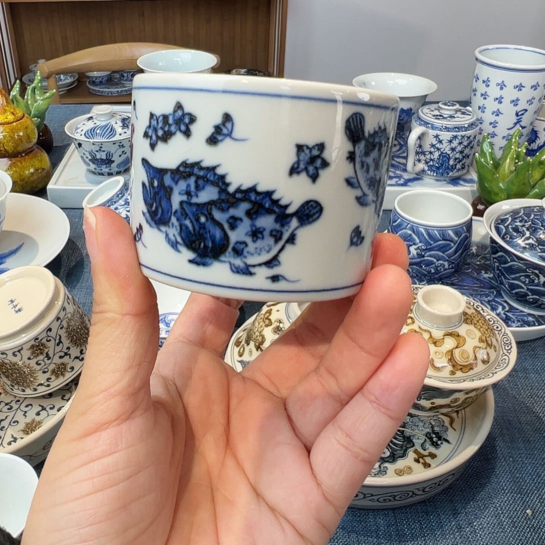青花十二鳜鱼容天杯