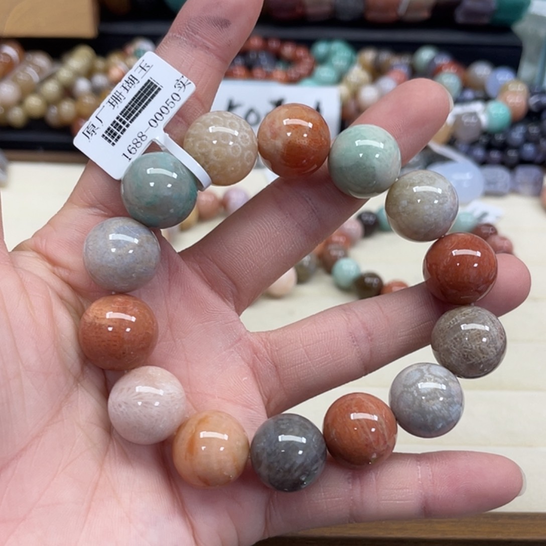 未镶嵌手串硅化珊瑚（珊瑚玉）?*年322