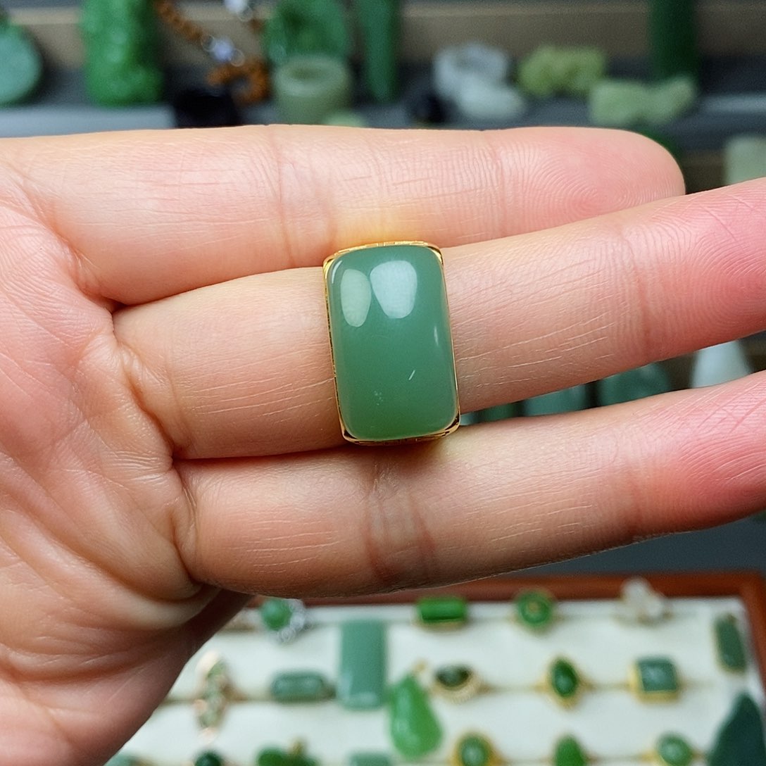 和田玉颈饰未镶嵌时****凉