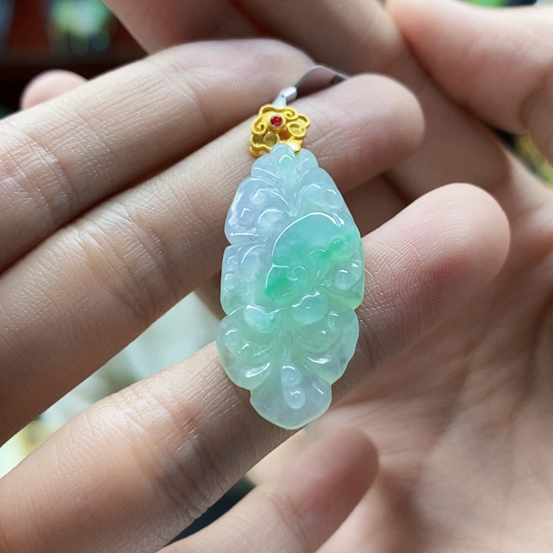 翡翠未镶嵌颈饰吊坠