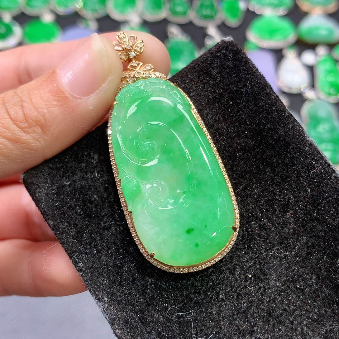 翡翠吊坠(赠链)18K金镶嵌