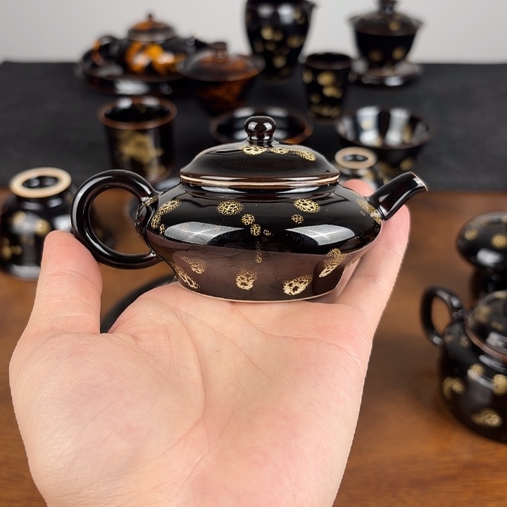 瓷点彩鹧鸪斑小品壶