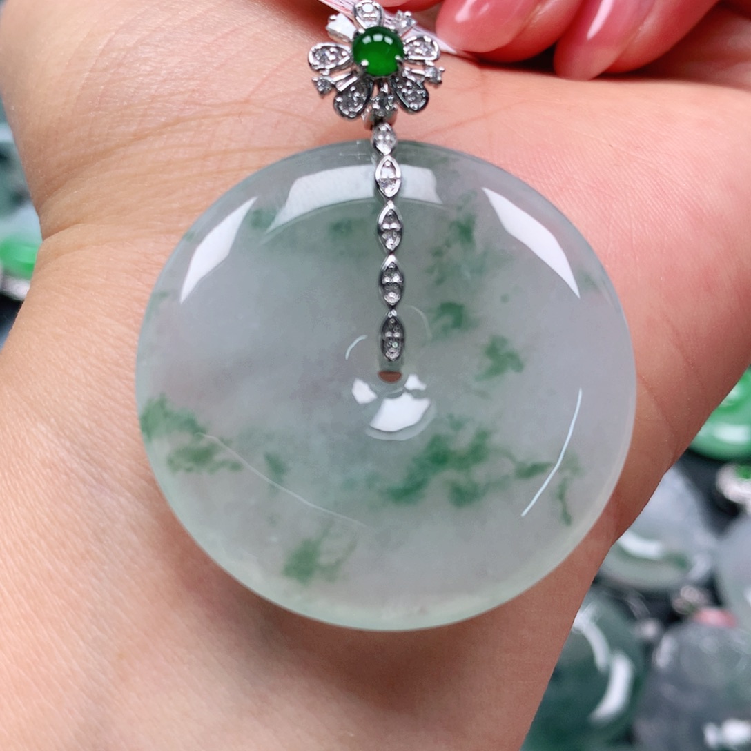 翡翠颈饰18K金镶嵌天然翡翠