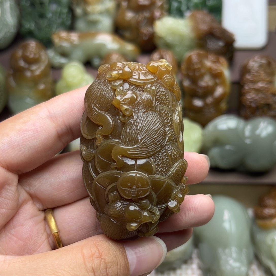 和田玉未镶嵌把件