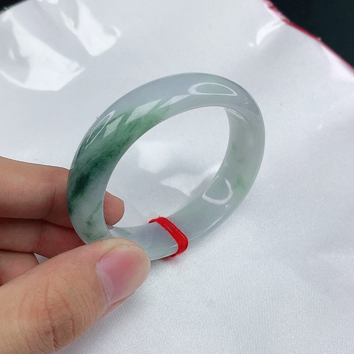 翡翠手镯未镶嵌圈52。305
