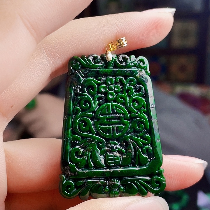 翡翠18K金镶嵌颈饰多样性