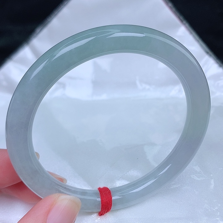 未镶嵌手镯（圆镯）翡翠天然