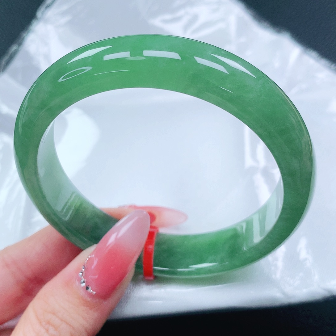 翡翠手镯未镶嵌57圈