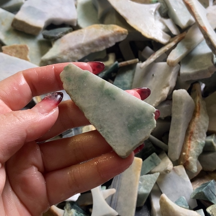 翡翠颈饰未镶嵌天然翡翠