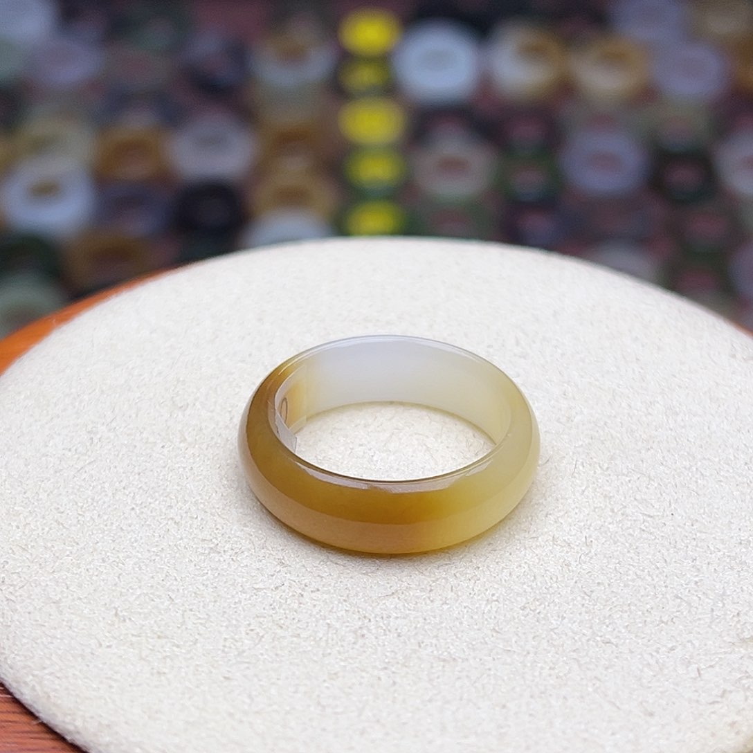 和田玉戒指未镶嵌18.2内径三色糖