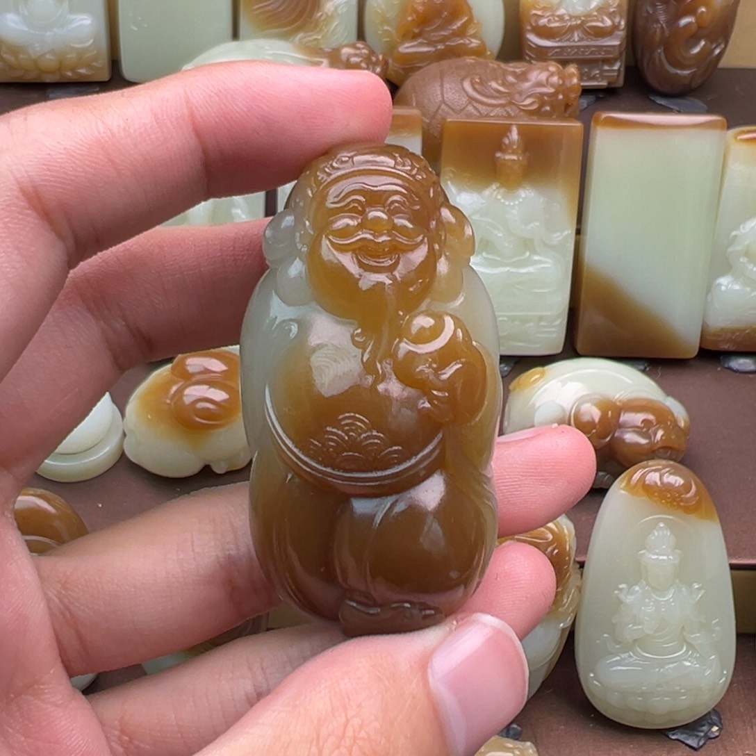 安***)和田玉（糖玉）未镶嵌颈饰