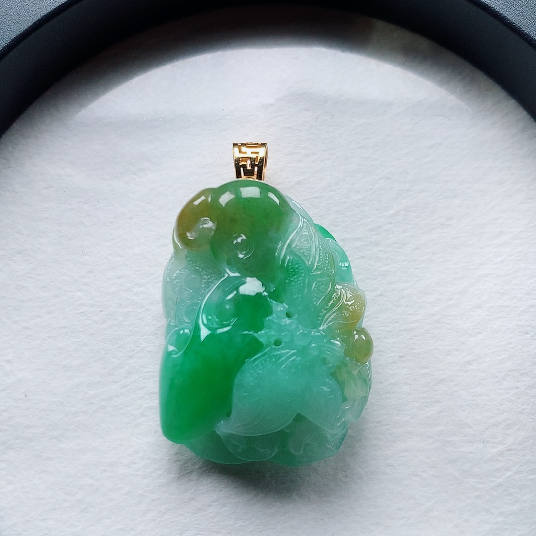 翡翠颈饰未镶嵌特色黄加绿