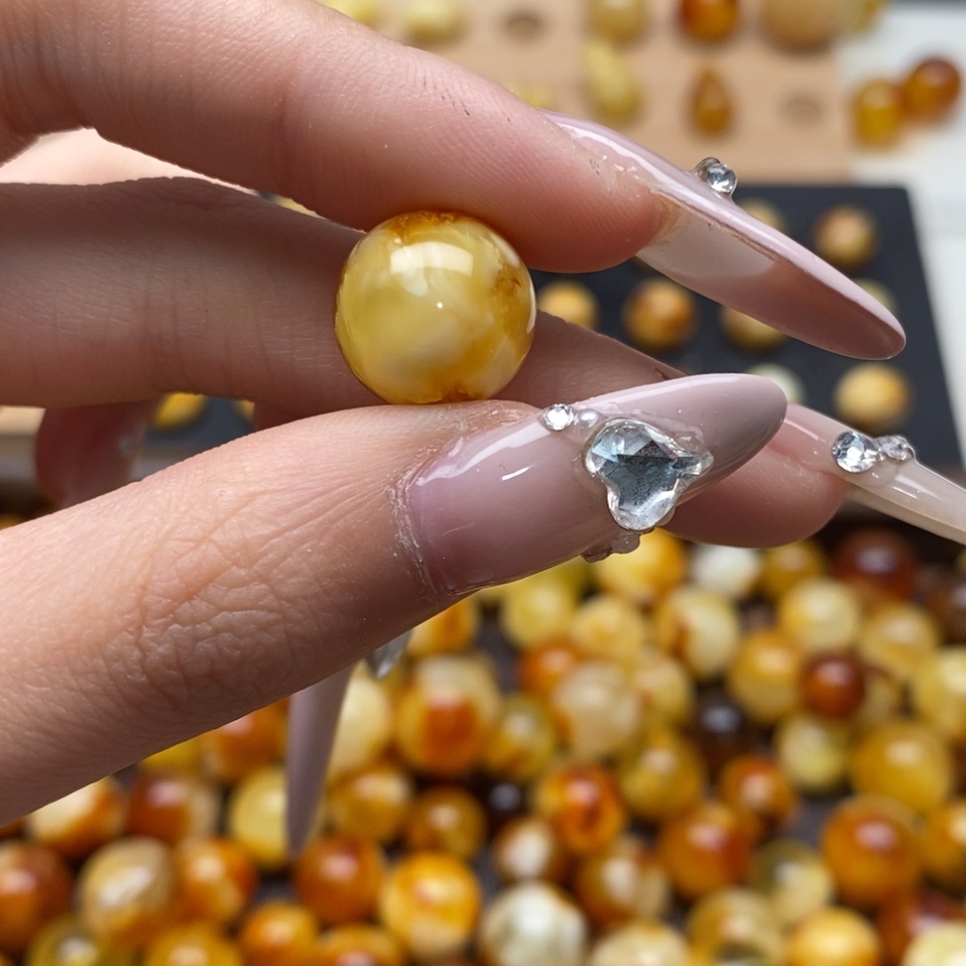 燕***子蜜蜡未镶嵌裸石蜜蜡