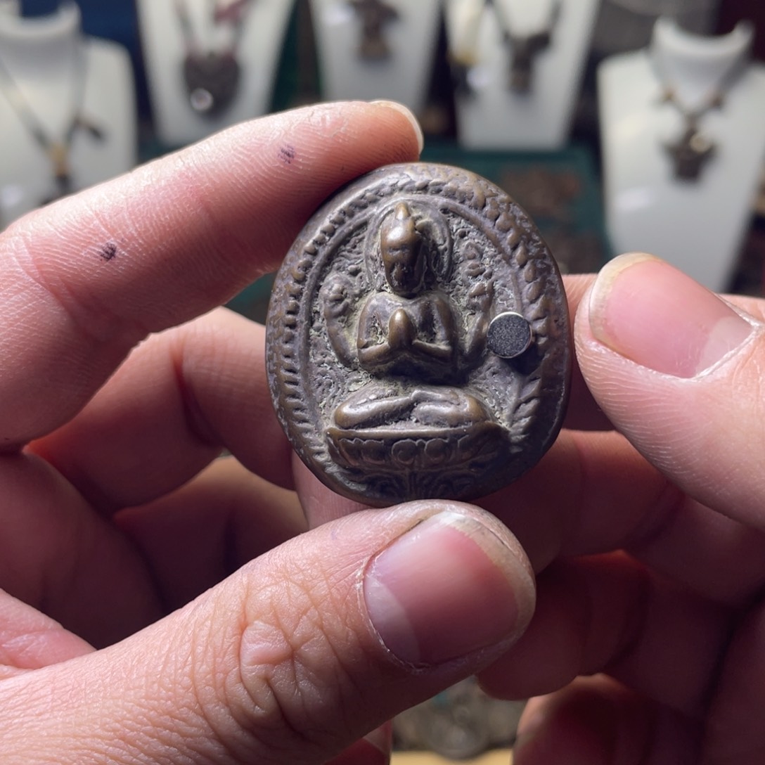 藏传老料四臂观音福利