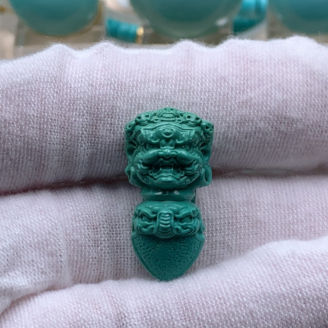 绿松石颈饰未镶嵌