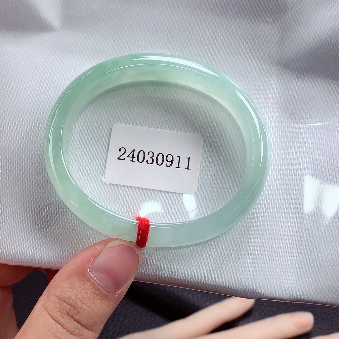 翡翠手镯（贵妃镯）未镶嵌天然缅甸A货翡翠手镯