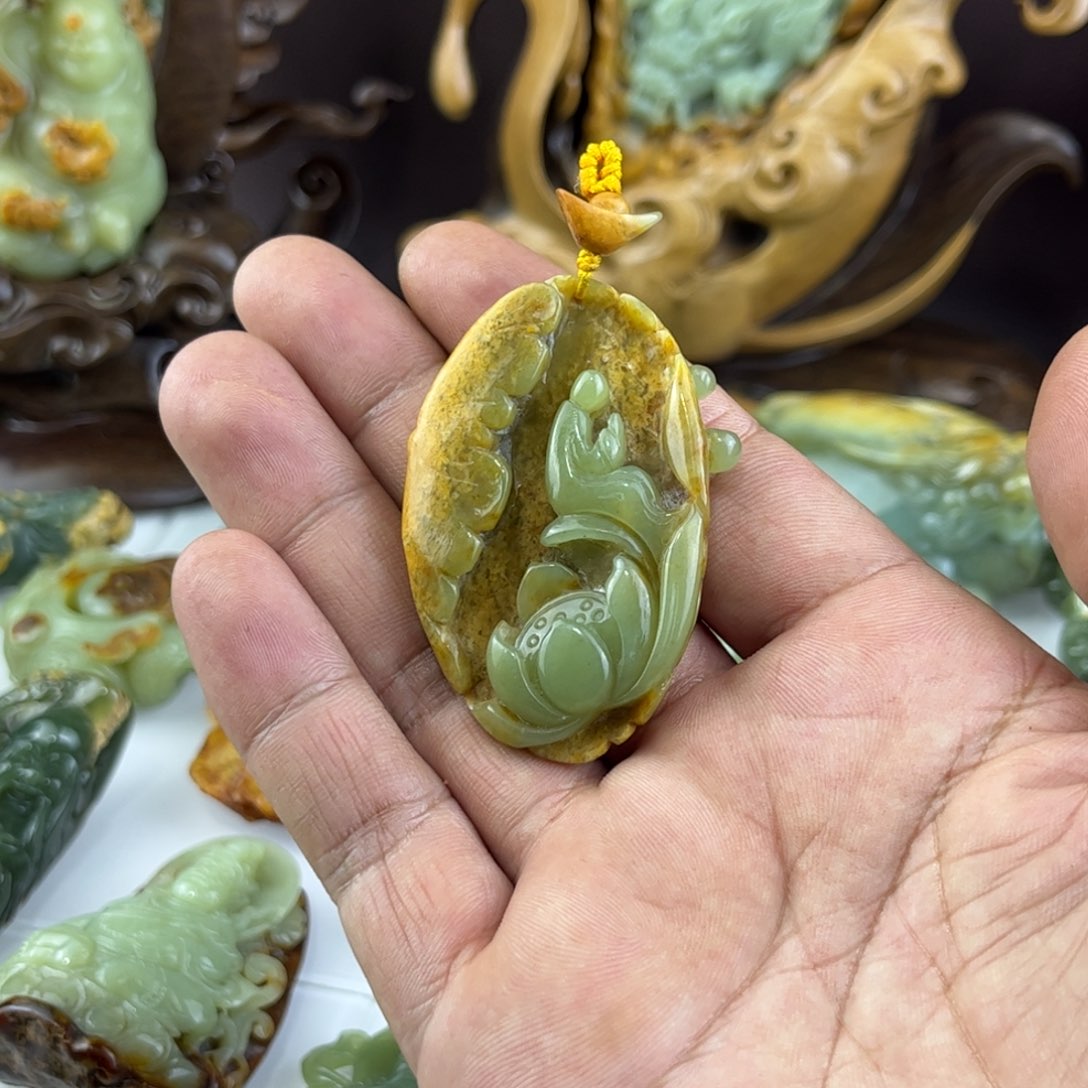岫岩河磨玉（透闪石质玉）挂坠未镶嵌