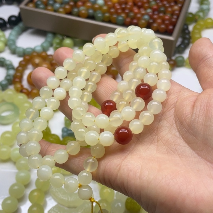 蛇纹石玉手串未镶嵌她****）