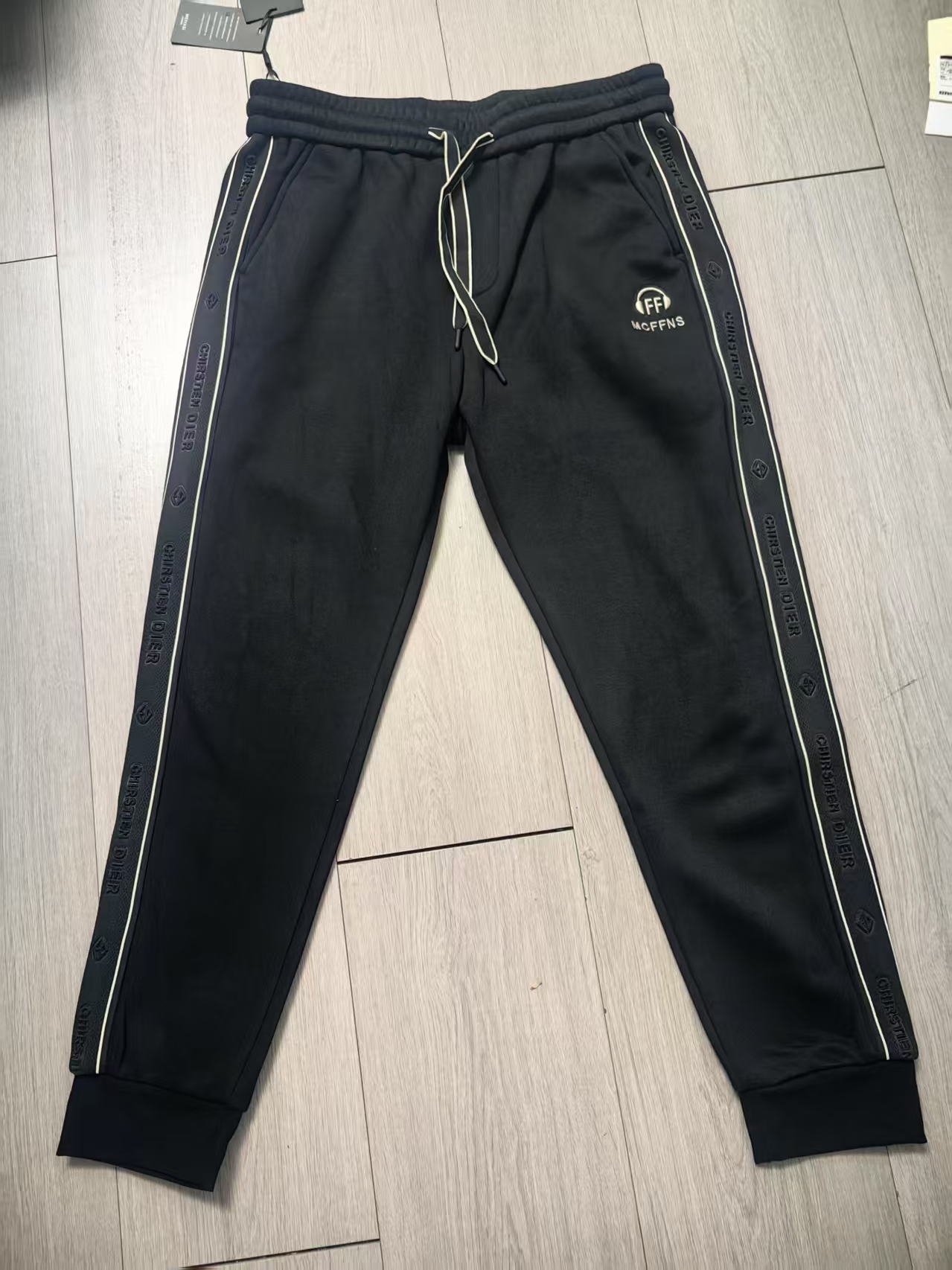 24冬季男士刺绣耳机加绒休闲裤8823