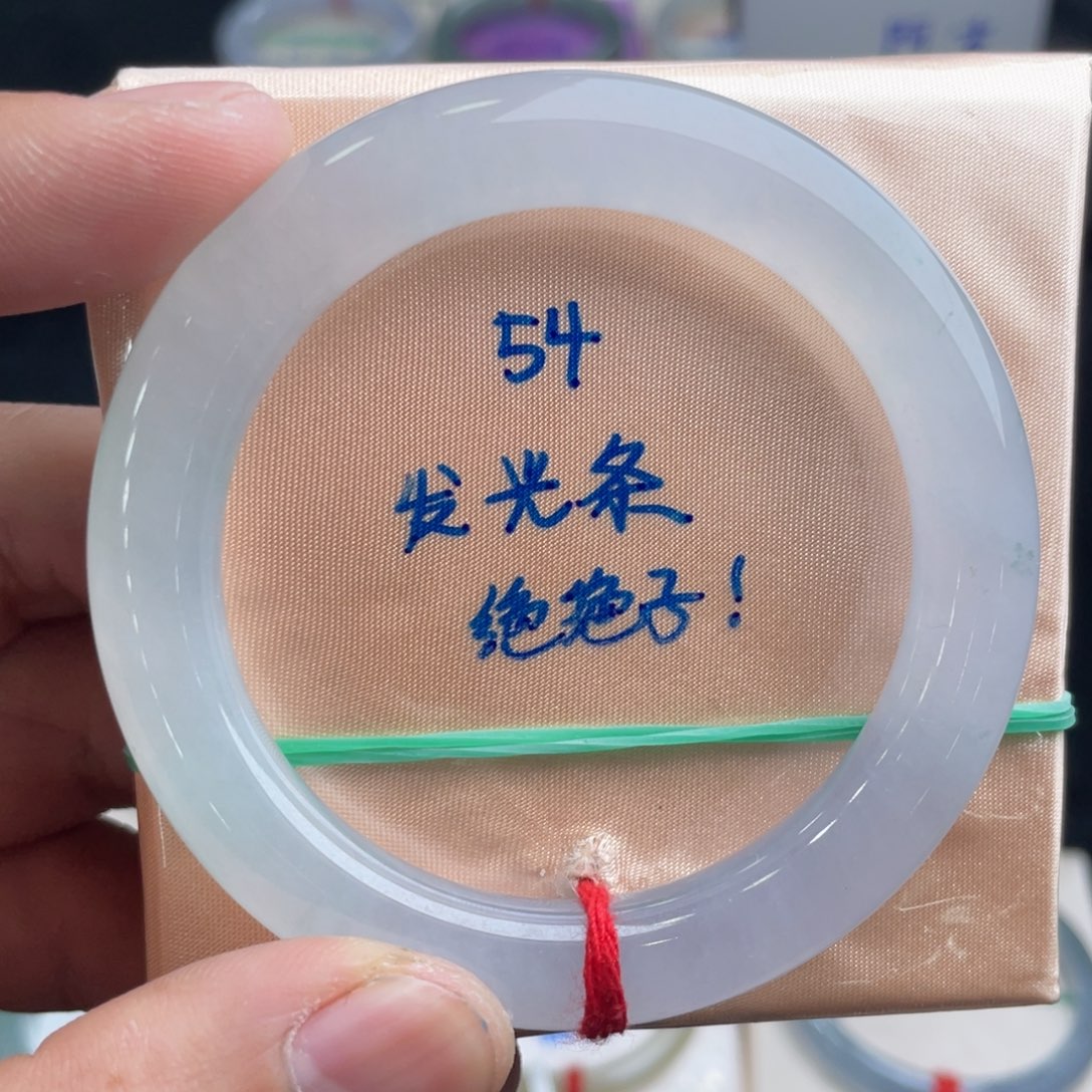 翡翠手镯未镶嵌翡翠手镯