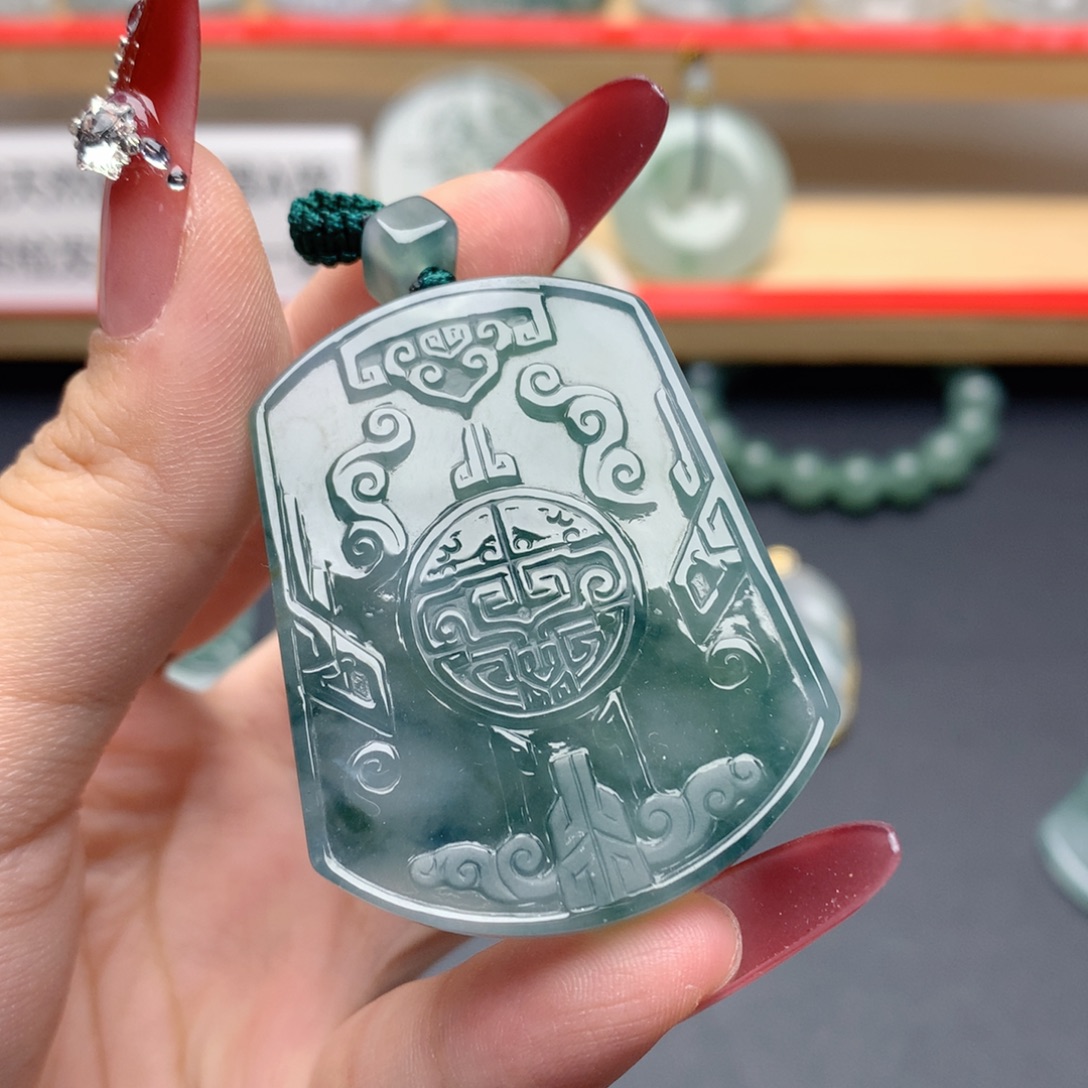 E***w翡翠未镶嵌颈饰平安无事牌