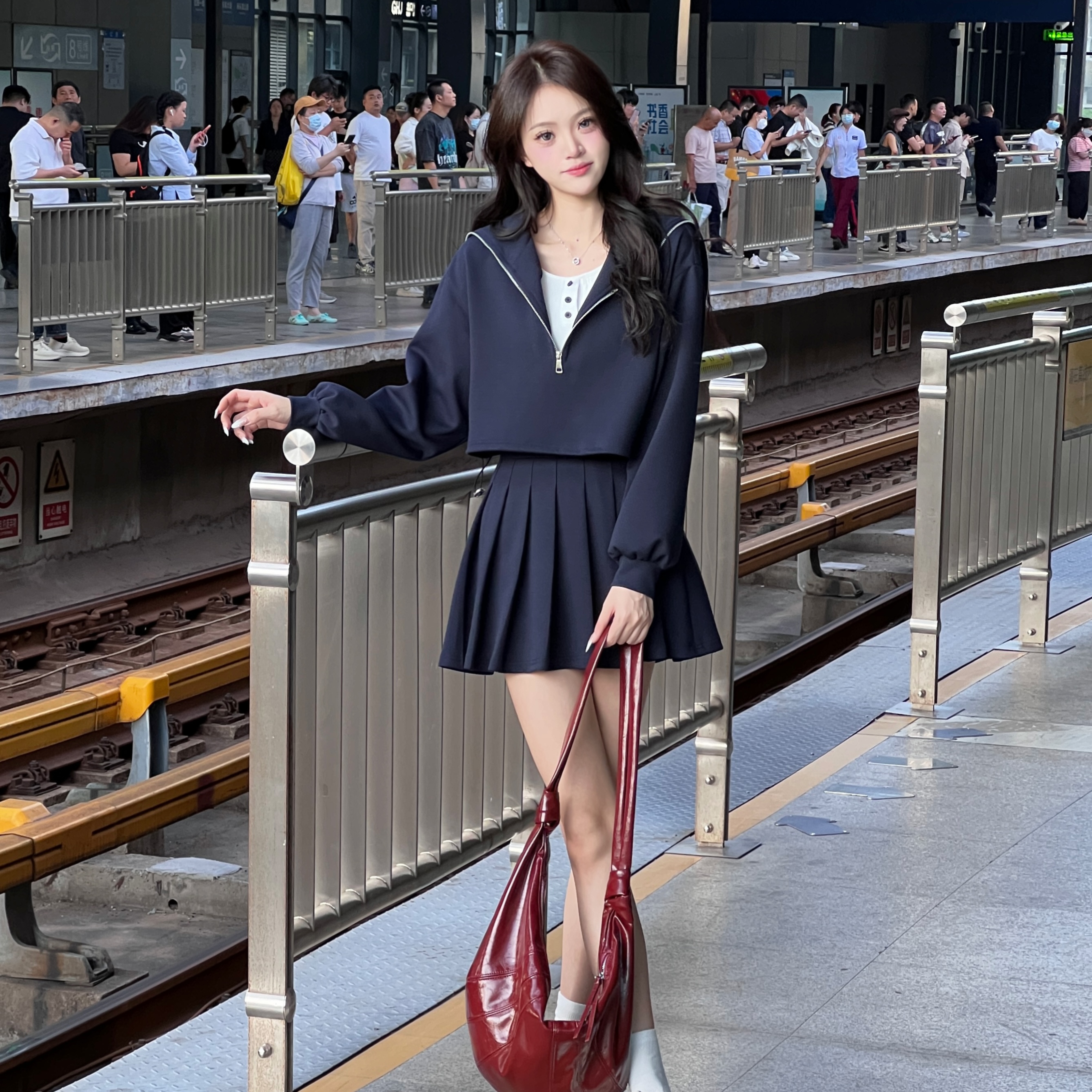 【三件套】2025新年新款半拉链卫衣+背心+裙子显瘦气质时尚套装