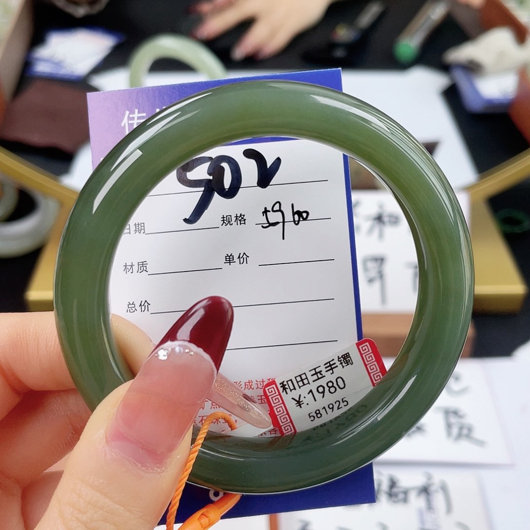 和田玉手镯未镶嵌