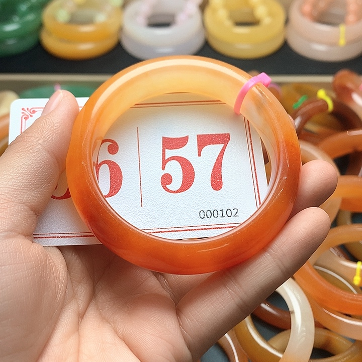 未镶嵌石英质玉（黄龙玉）手镯