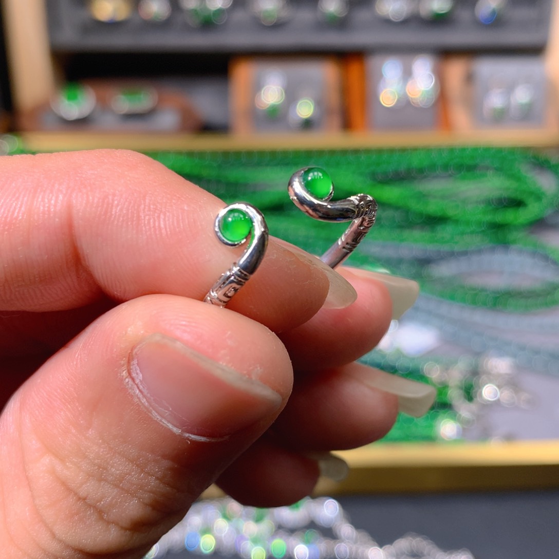 翡翠项链未镶嵌天然