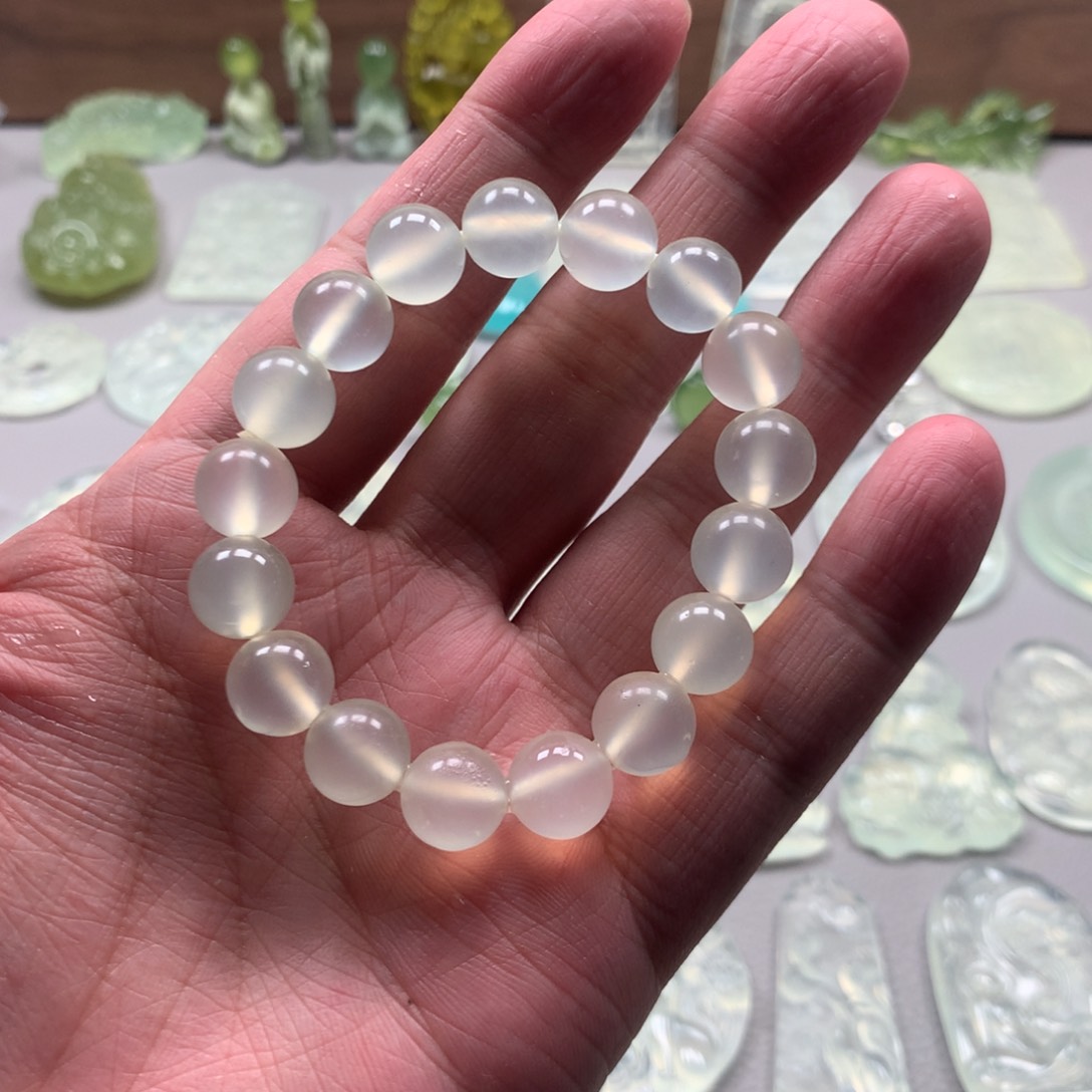 蛇纹石玉颈饰未镶嵌