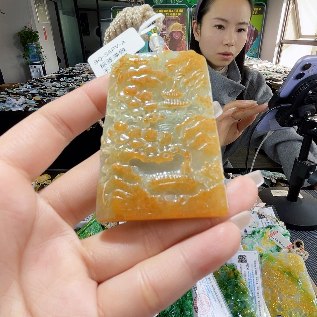 颈饰未镶嵌翡翠一