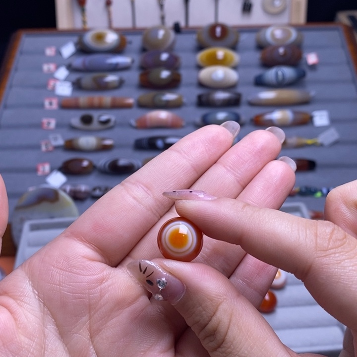 玩****玛瑙/玉髓未镶嵌颈饰