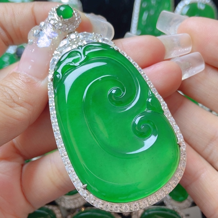 翡翠颈饰银S925镶嵌        