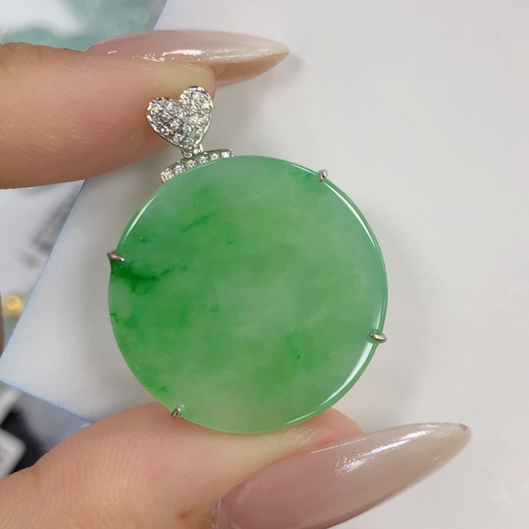 颈饰18K金镶嵌翡翠