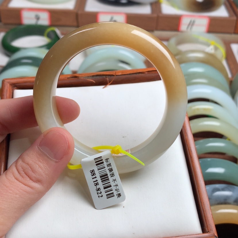 【闪购商品】和田玉手镯未镶嵌52.5