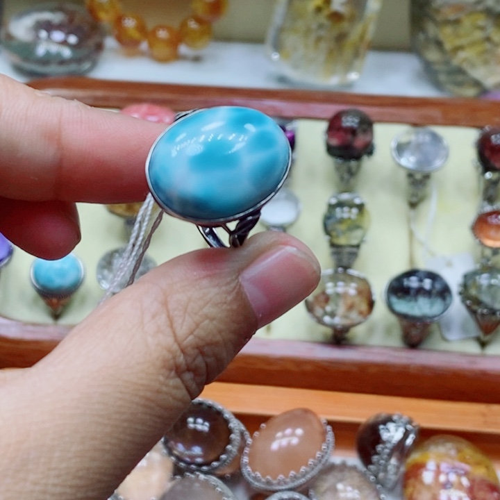 未镶嵌颈饰水晶翩***?水晶