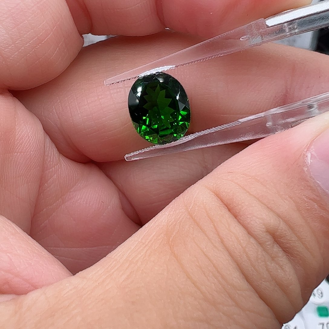 透辉石裸石3.35克拉未镶嵌
