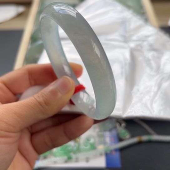 翡翠手镯未镶嵌手镯