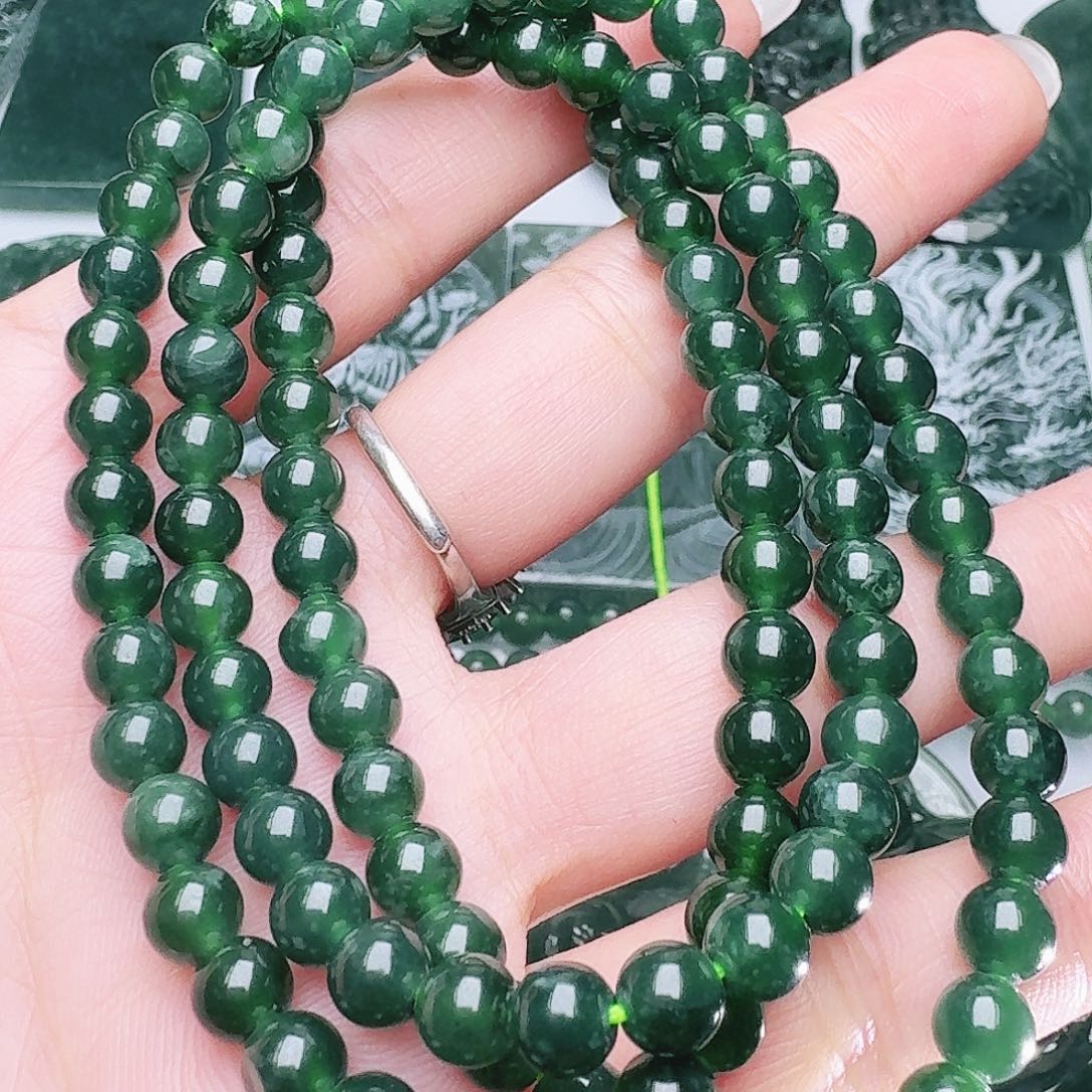 翡翠未镶嵌颈饰多样性发其一