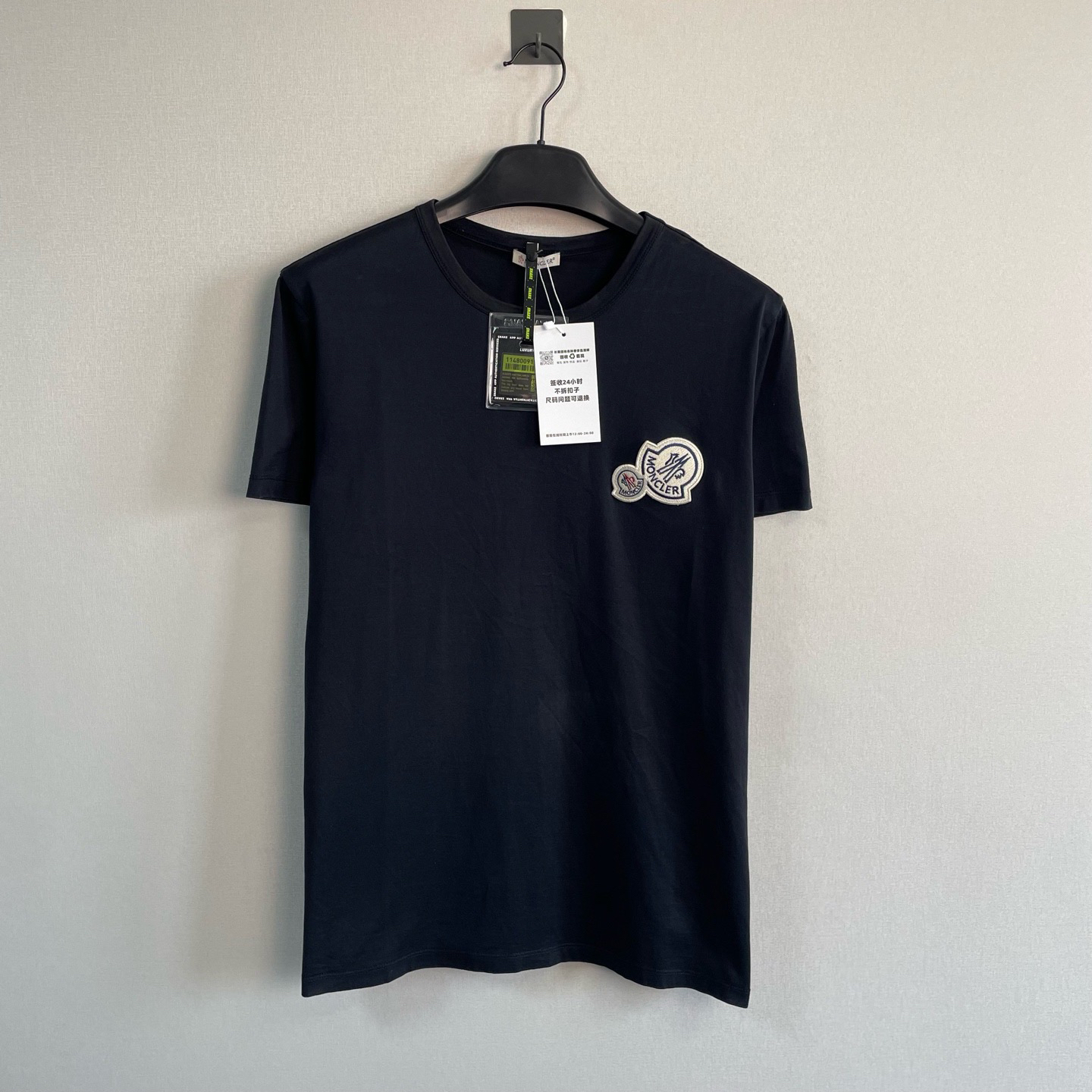 99新 MONCLER 盟可睐双袖标刺绣短袖/M码/价2750